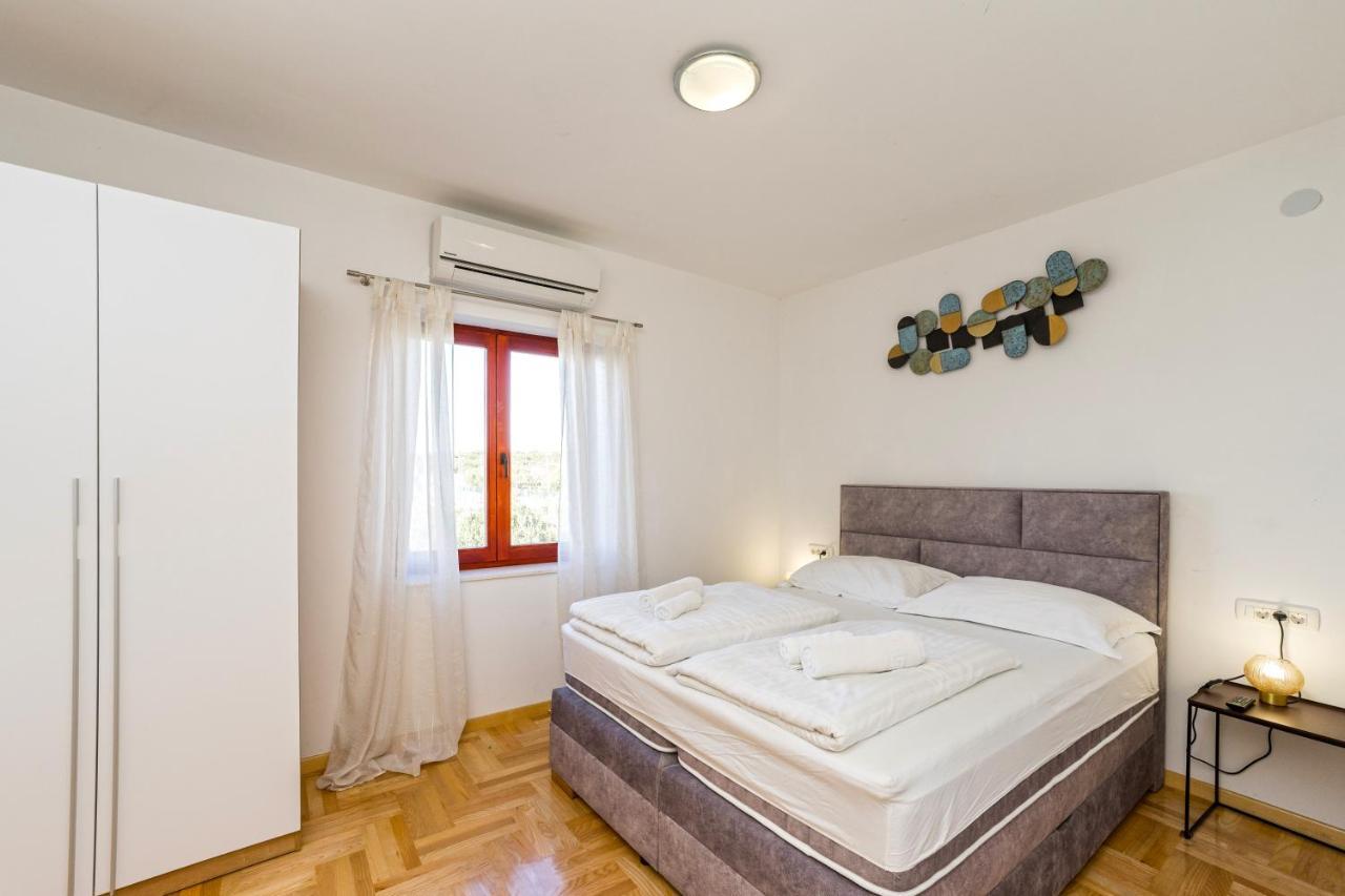 Villa Slavica Свети свети Филип и Яков Екстериор снимка